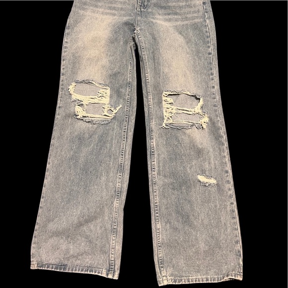 Wide Leg Ripped Baggy Jeans - Picture 5 of 5